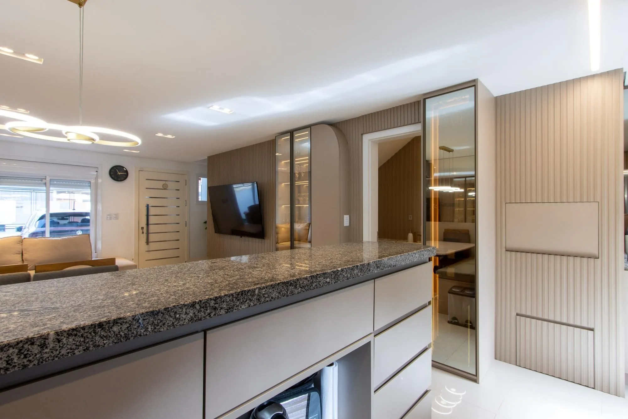 Imagem Sobrado para Venda - 95,16m², 3 dormitórios, sendo 1 suites, 2 vagas - Hípica