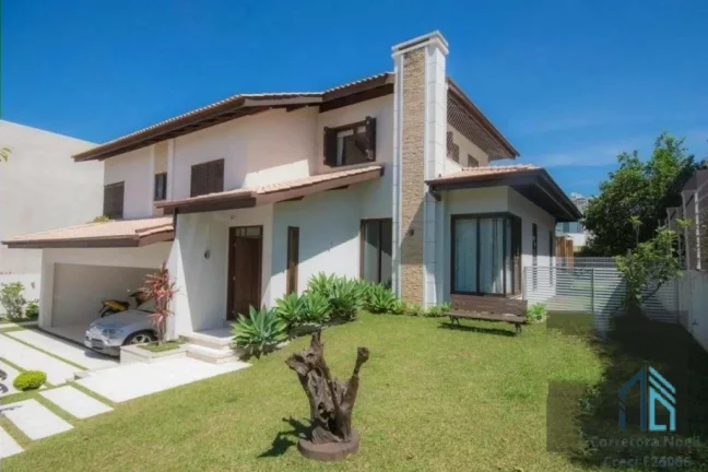 Casa a venda em condomínio, 04 suítes, 06 vagas, no Alphaville em Pinhais PR