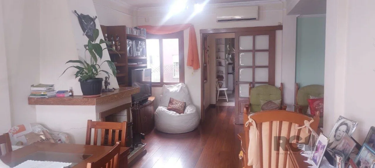 Imagem Casa 3 dormitórios à venda Medianeira Porto Alegre/RS