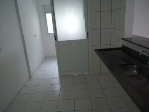Imagem VENDA DE APARTAMENTO NO CONDOMÍNIO AMARILIS, EM ARUJÁ/SP, OPORTUNIDADE de 79m² com 3 quartos, suíte, sala com varanda e 2 vagas p/ auto. CONSULTE-NOS.