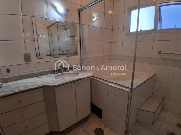 Imagem Linda casa assobrada com 3 quartos sendo 1 suíte, 4 vagas, area de lazer e Localização ótima, pr...