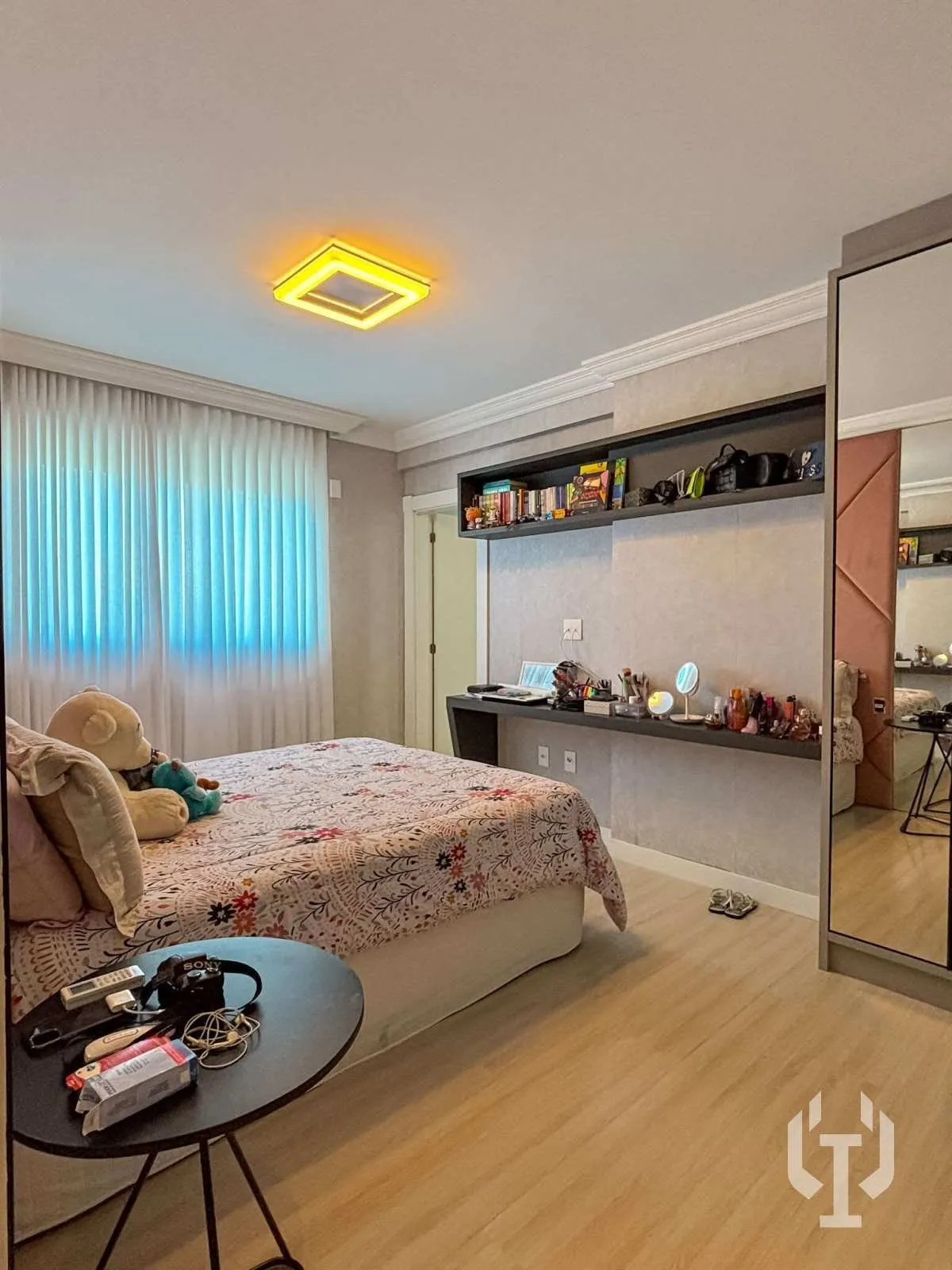 Imagem Apartamento de 4 suítes na quadra do mar em Meia Praia