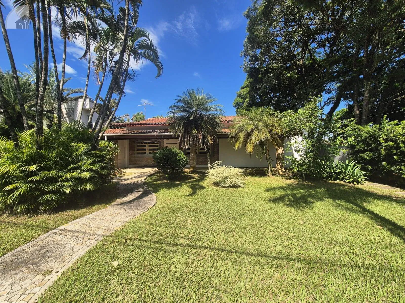 Foto do imóvel Casa à venda 3 Quartos, 3 Suites, 4 Vagas, 1086.2M², Condomínio Village Paineiras, Pindamonhangaba - SP