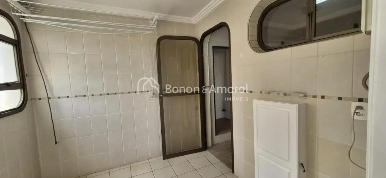 Imagem Apartamento à venda no Edifício Biarritz, com vista encantadora para o sol nascente acima das copa...