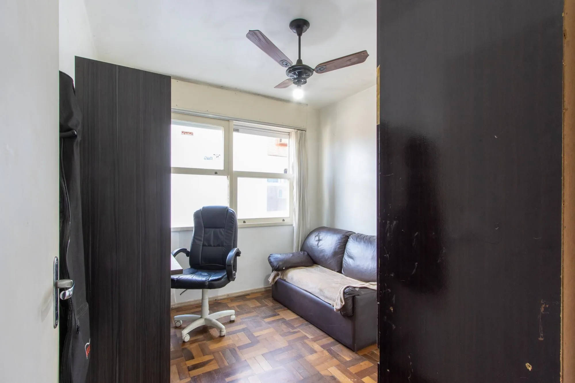 Imagem Apartamento de 3 dormitórios com uma vaga de garagem à venda no bairro Menino Deus - Porto Alegre