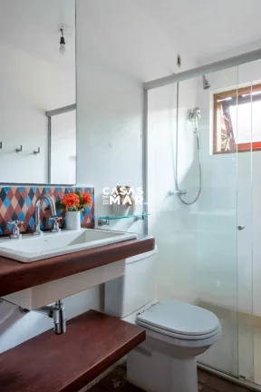 Imagem Casa de Luxo em Condomínio Fechado na Praia do Espelho, Porto Seguro-BA - 3 Quartos, 3 Suítes, Piscina e Varanda Ampla!
