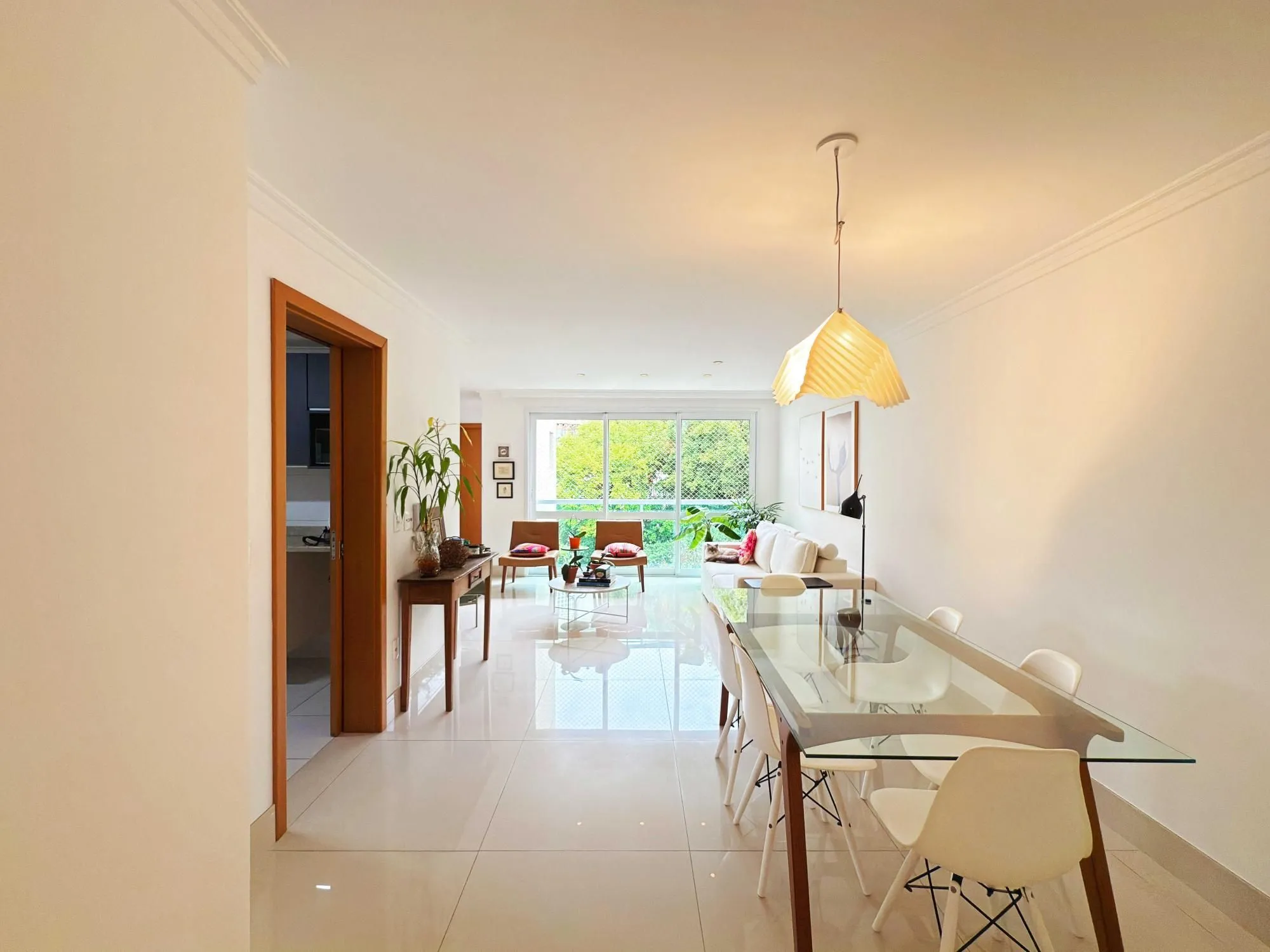 Imagem Apartamento a venda semi-mobiliado com dois dormitórios no bairro São João/PoA