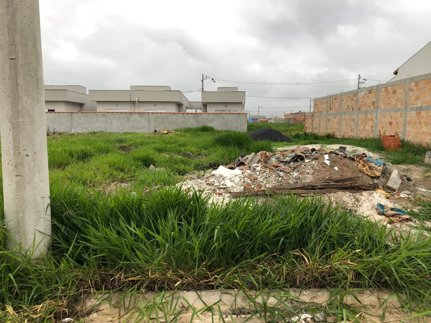 Imagem Terreno à venda 250M², Residencial e Comercial Portal dos Eucaliptos, Pindamonhangaba - SP