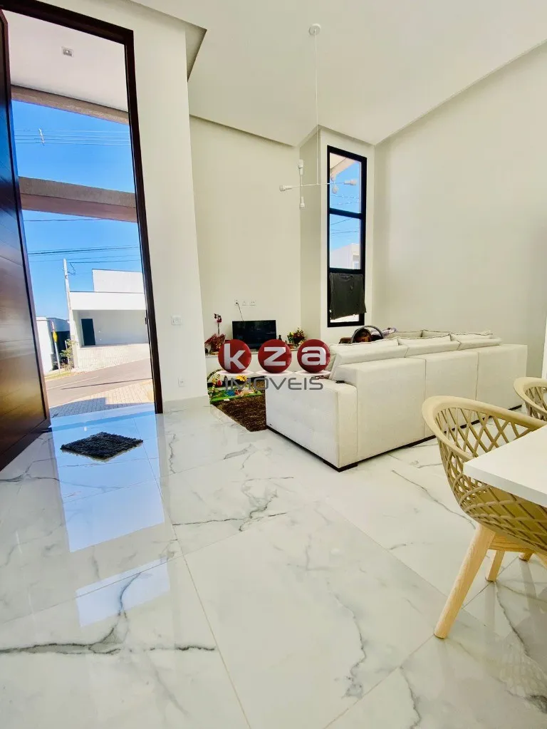 Imagem Casa em condomínio de alto padrão em Valinhos-SP, 3 quartos, 1 suíte, 2 salas, 4 banheiros, 2 vagas de garagem, 244m²
