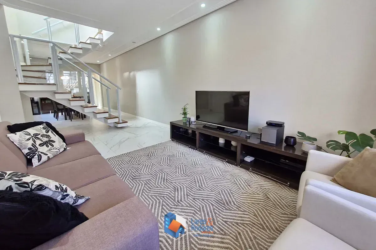Imagem Sobrado para venda em Tucuruvi com 3 quartos, sendo 3 suítes, 234m²