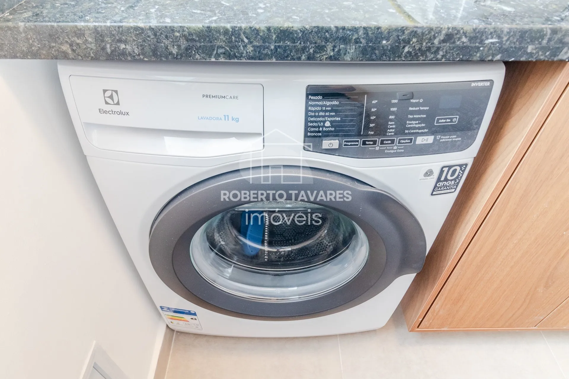 Imagem Apartamento totalmente mobiliado. VENDA DE PORTEIRA FECHADA - O imóvel conta com 2 quartos, sendo 1 suíte, além de uma vaga de garagem.