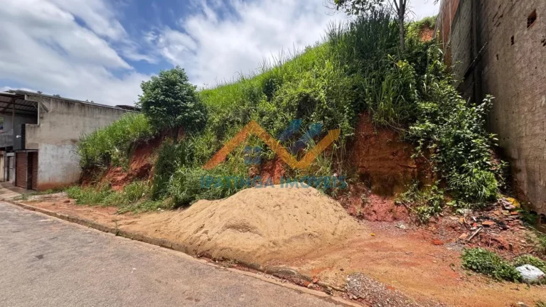 Foto do imóvel Lote de 300m² em Rua Peroba
