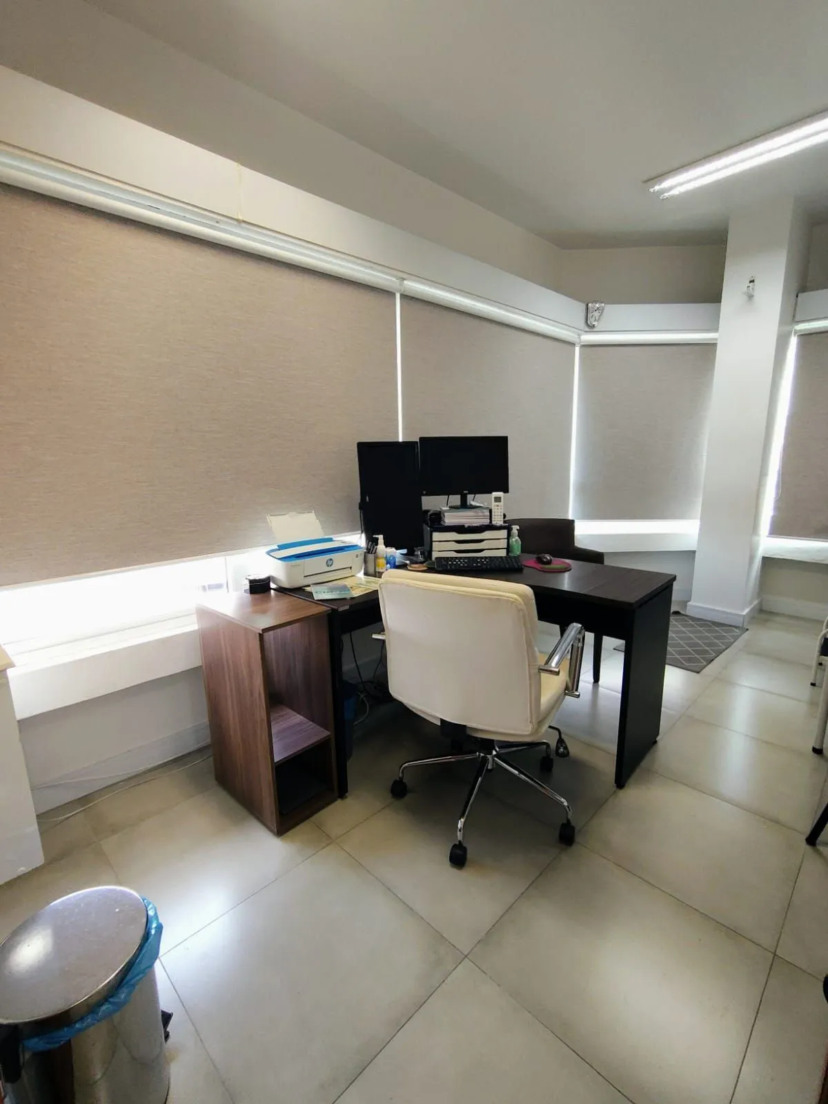 Imagem Sala ampla pois é ligada a outra ao lado do Colégio Santa Inês perto do Zaffari.