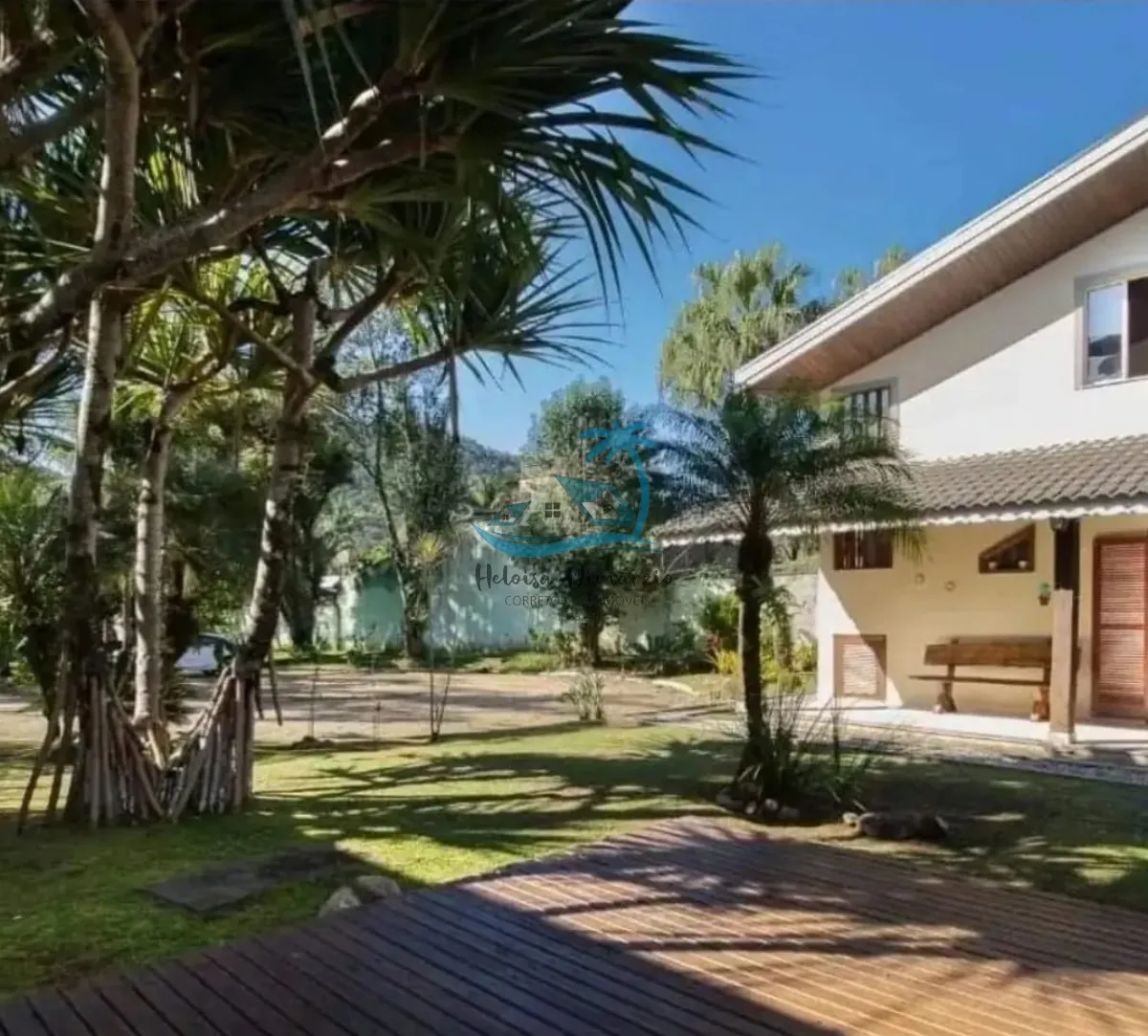 Imagem Linda casa com 4 suítes à venda em condomínio fechado no Horto em Ubatuba