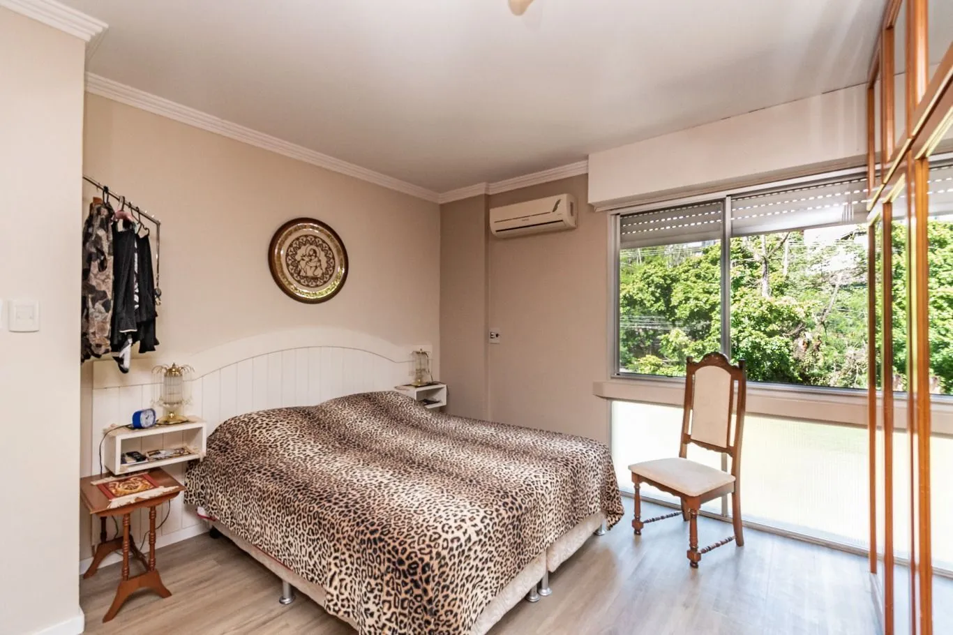 Imagem Vende-se apartamento com 3 quartos (1 suíte), 133 m² e 1 vaga - Petrópolis