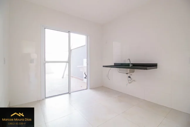 Imagem Sobrado à venda no Rio Pequeno, Novo com 2 Suítes e 2 Vagas de Garagem