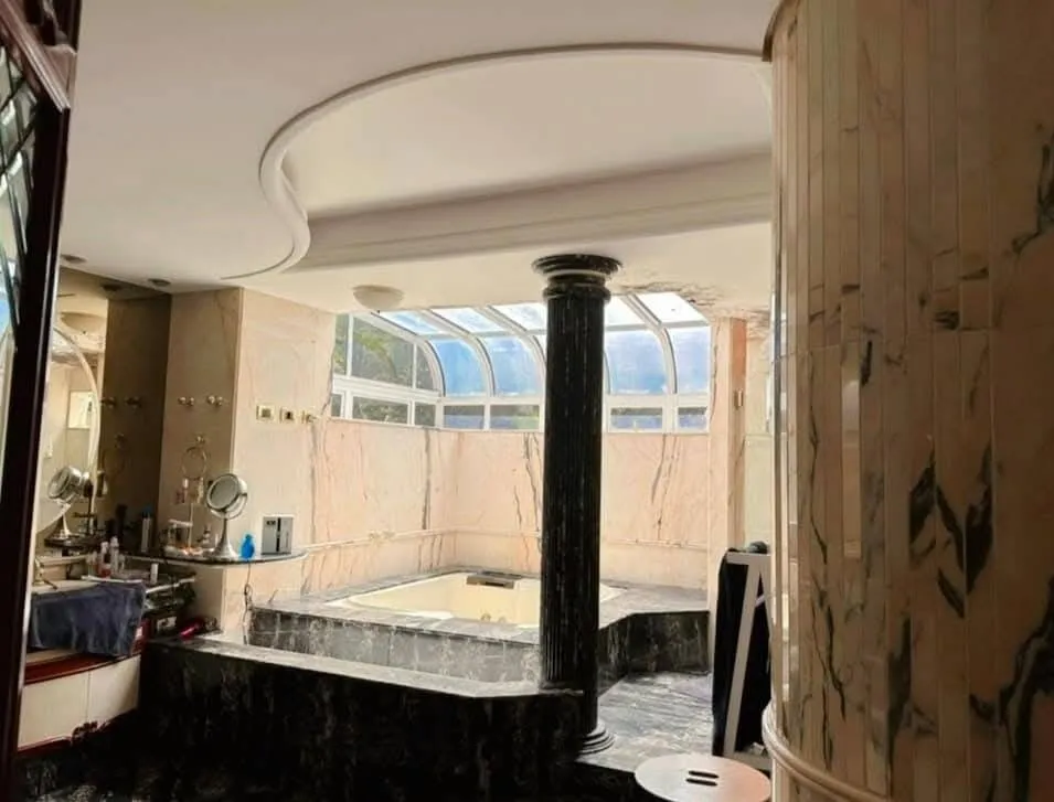 Imagem Imponente Casa à Venda em Tamboré - 5 Suítes, Piscina, Academia e Infraestrutura Completa
