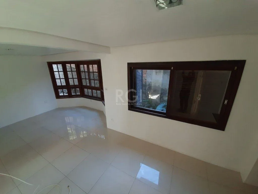 Imagem Casa para Venda - 122m², 5 dormitórios, sendo 2 suites, 2 vagas - Teresópolis