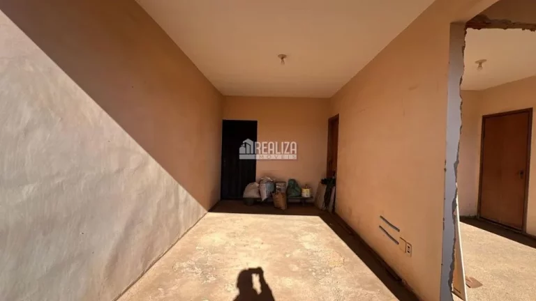 Imagem Casa à venda e locação no bairro São Sebastião, Uberaba - 3 dormitórios e quintal