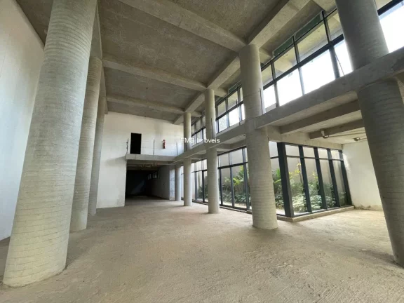 Imagem Espaço Comercial Impecável na Vila Ipojuca, São Paulo-SP: 1 Sala, 6 Banheiros, 20 Vagas de Garagem, 1.200m² de Área!