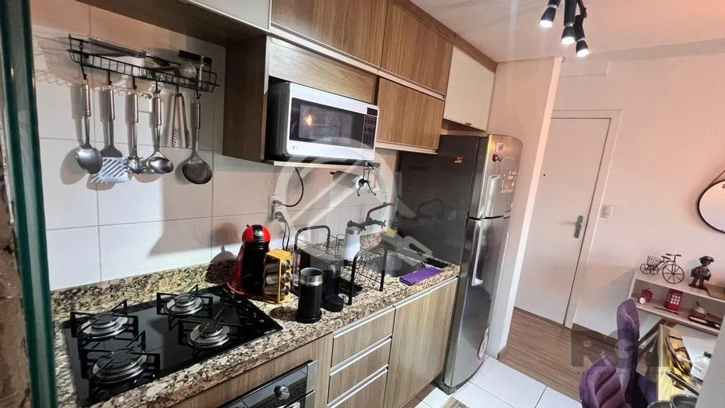 Imagem Apartamento de um dormitório localizado no charmoso Bairro Menino Deus, apresenta-se semi-mobiliado...