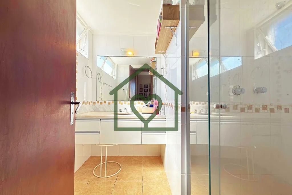 Imagem Localizado na Av. Getúlio Vargas, nº 123, este imóvel situado no 7º andar conta com 89m² privat...
