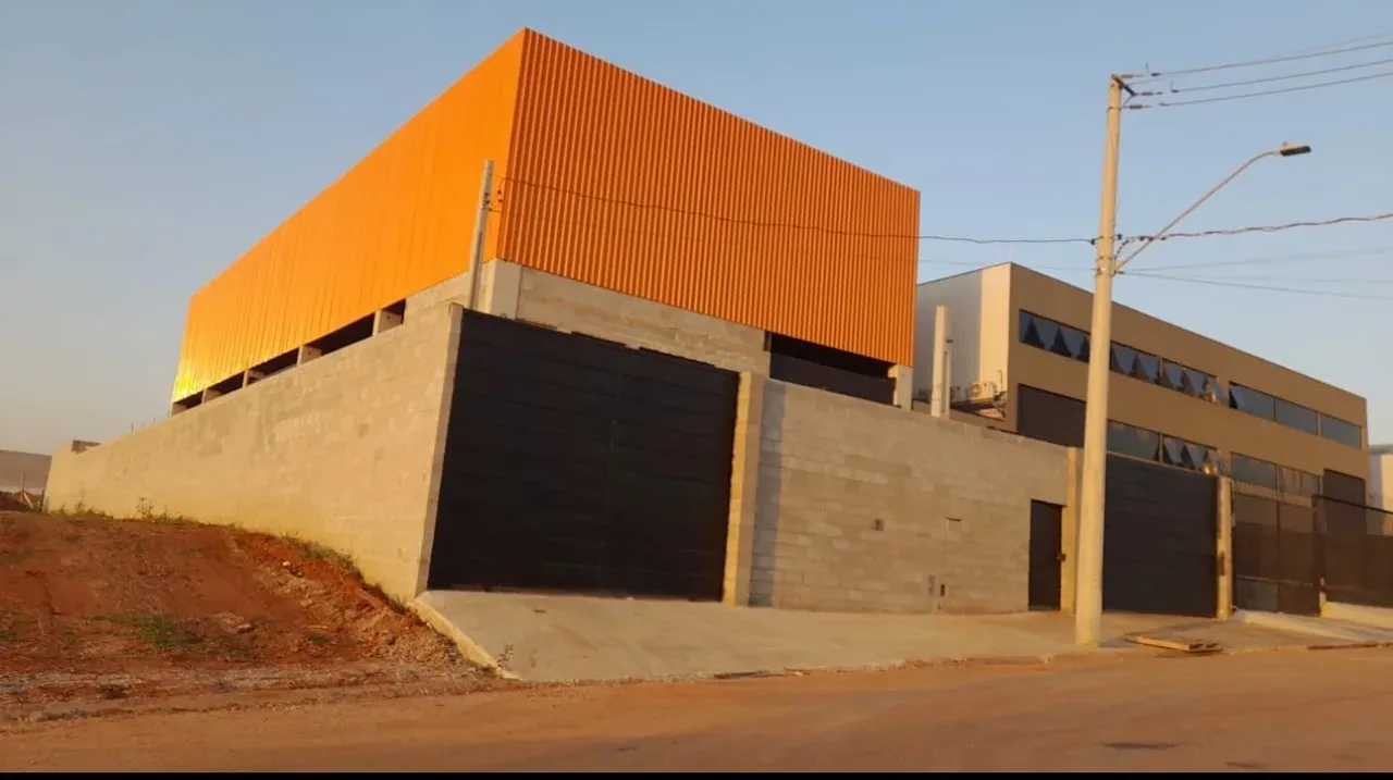 Imagem Galpão industrial, 700 m2 premoldado, com capacidade para ponte rolante de até 20ton.