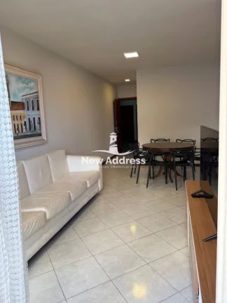 Imagem More em Itapuã: apartamento de 100 m² na 2ª quadra do mar, 3 quartos com suíte, varanda e vaga de garagem.