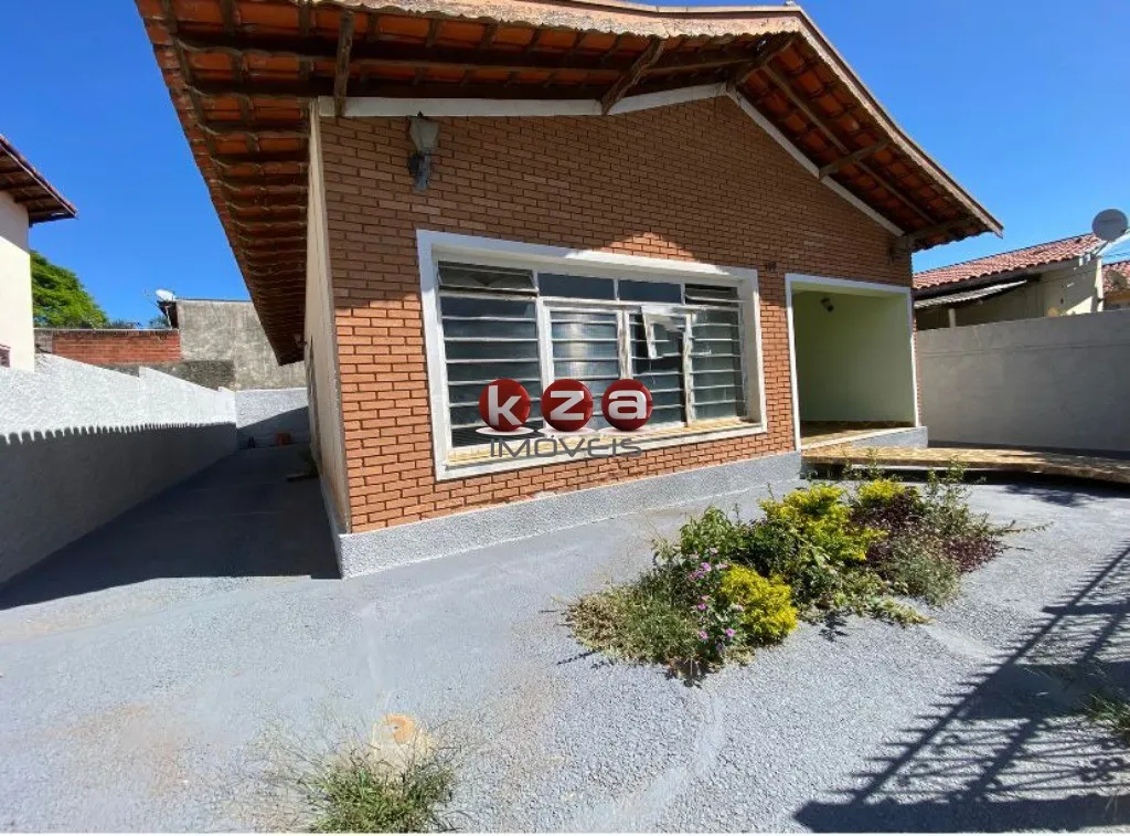 Imagem Oportunidade única: Casa comercial à venda ou locação no Centro de Vinhedo-SP, 2 quartos, 2 salas, 1 banheiro, 3 vagas, 134 m².
