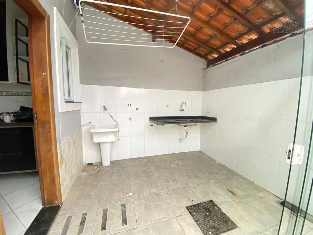 Imagem Vende-se esse Maravilhoso Sobrado com 3 Dormitórios - Bairro Boqueirão