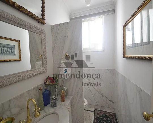 Imagem Apartamento de alto padrão, ensolarado, pé direito alto, janelões, taco impecável, cozinha moren...