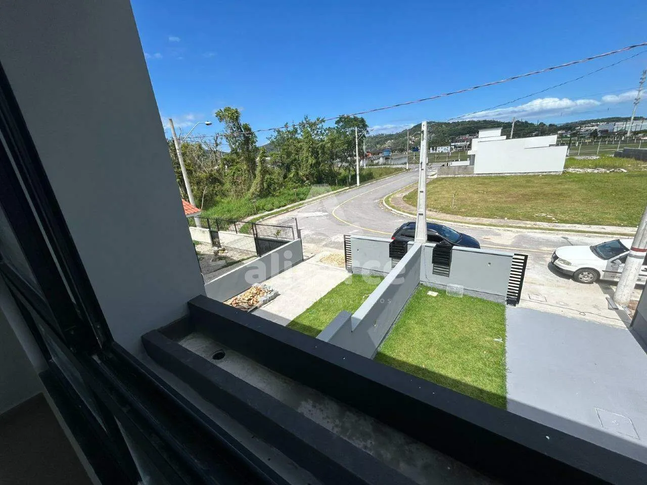 Imagem Sobrado à venda com 2 quartos 2 suítes, 87m² em Forquilhas São José