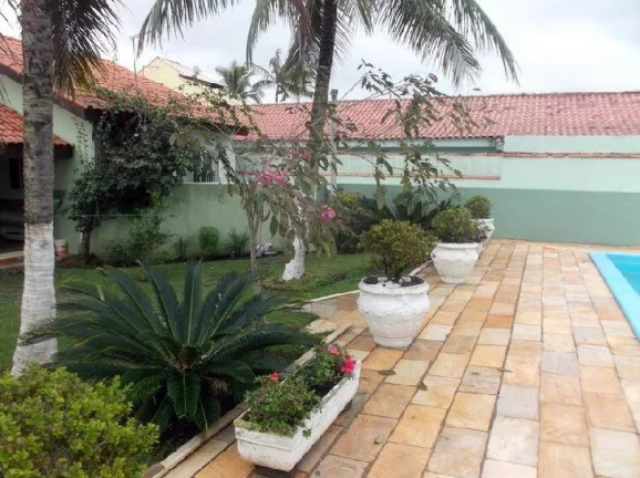 Imagem CASA LADO PRAIA EM TRES LOTES COM PISCINA