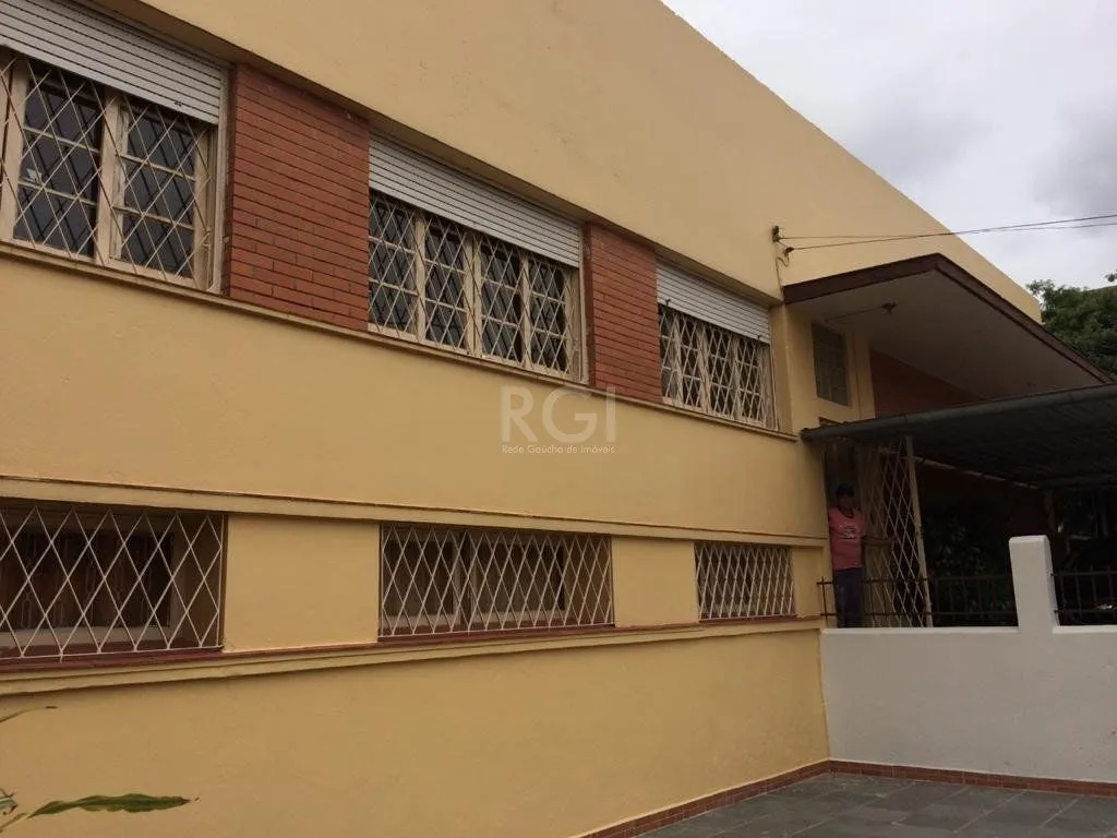 Imagem Casa para Venda - 233m², 4 dormitórios, 5 vagas - Nonoai