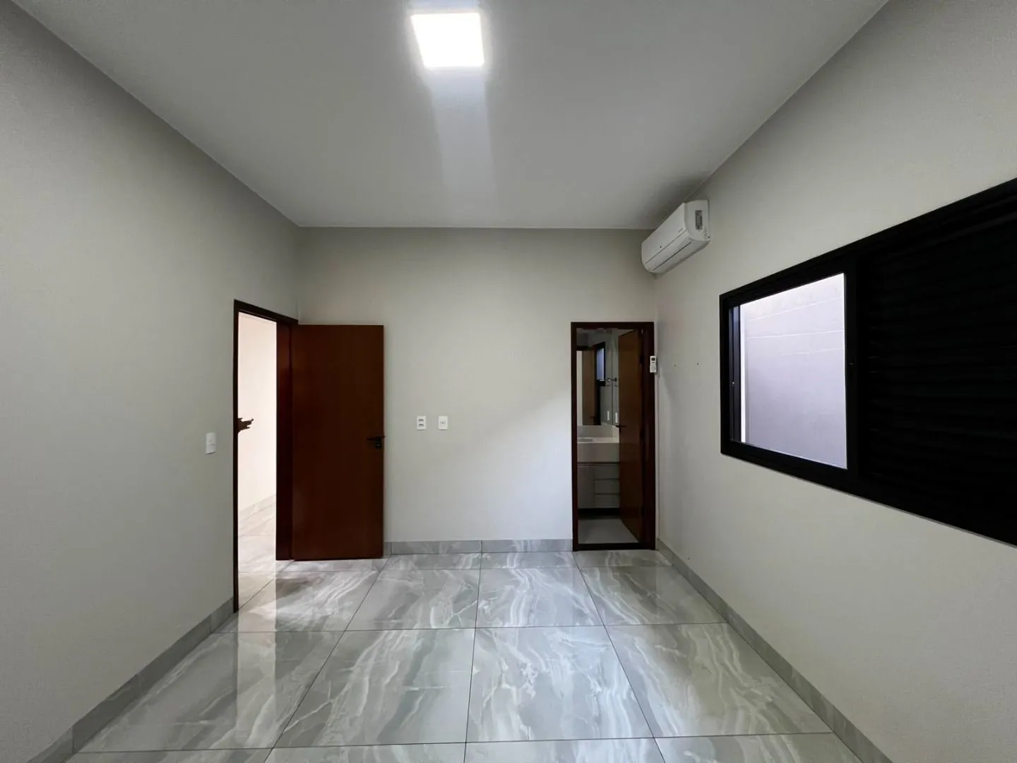 Imagem Casa com 3 dormitórios à venda, 201 m² por R$ 750.000,00 - Afonso Queiroz - Patos de Minas/MG