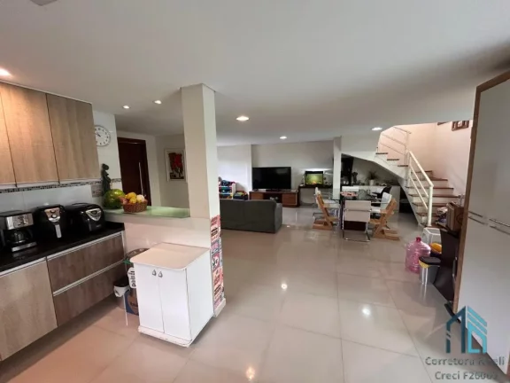 Imagem Sobrado com edícula, 05 quartos sendo duas suítes à venda no Atuba, divisa com Tingui, próximo ao Bacacheri em Curitiba PR