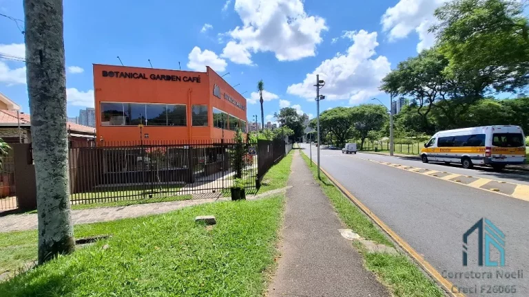 Imagem Imóvel comercial com estacionamento a venda, no Jardim Botânico em Curitiba PR