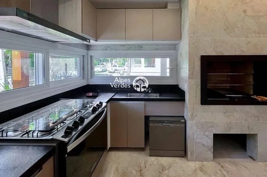 Imagem Vende-se Casa em Condominio com 3 suites a 5 minutos da Rua Coberta