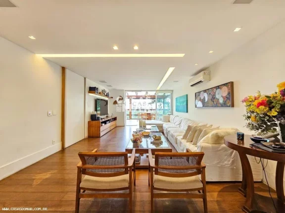Imagem Casa de luxo à venda no Jardim Botânico, Rio de Janeiro - 5 quartos, 5 suítes, 8 banheiros, 2 vagas de garagem, 300,00 m².