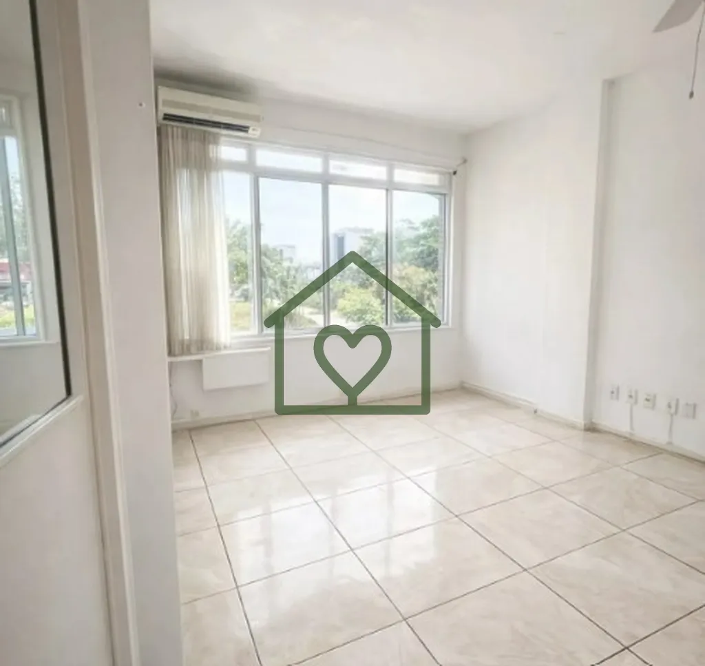 O imóvel conta com ambiente amplo e bem distribuído, permitindo fácil adaptação para moradia, c...