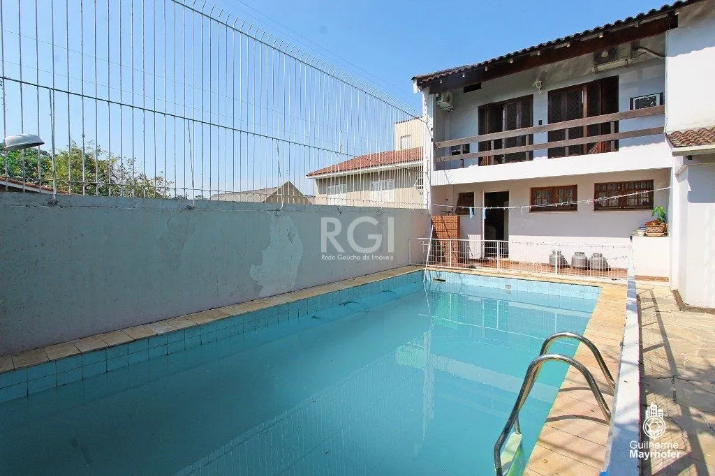 Imagem Casa para Venda - 326m², 3 dormitórios, sendo 3 suites, 4 vagas - Glória
