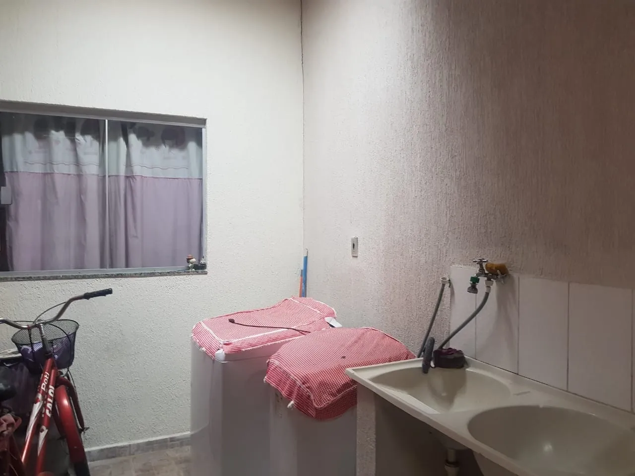 Imagem Casa à venda 2 Quartos, 1 Vaga, 133M², Marieta Azeredo, Pindamonhangaba - SP