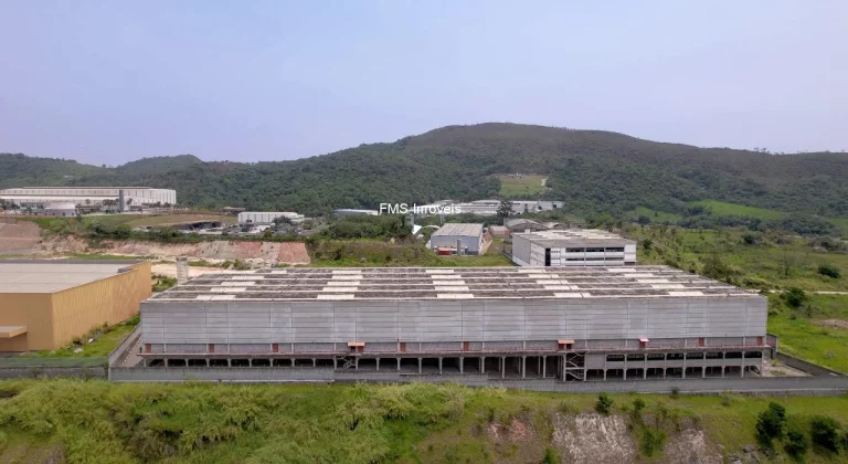 Imagem Galpão com 8975m2 em Araçariguama/SP
