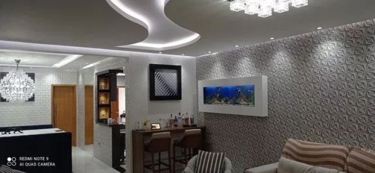 Imagem CASA SOBREPOSTA TÉRREA NA PONTA DA PRAIA COM PORTEIRA FECHADA