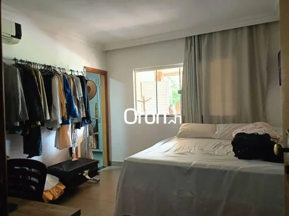 Imagem Casa mobiliada com 3 dormitórios à venda, 300 m² por R$ 1.300.000 - Setor Pedro Ludovico - Goiânia/GO