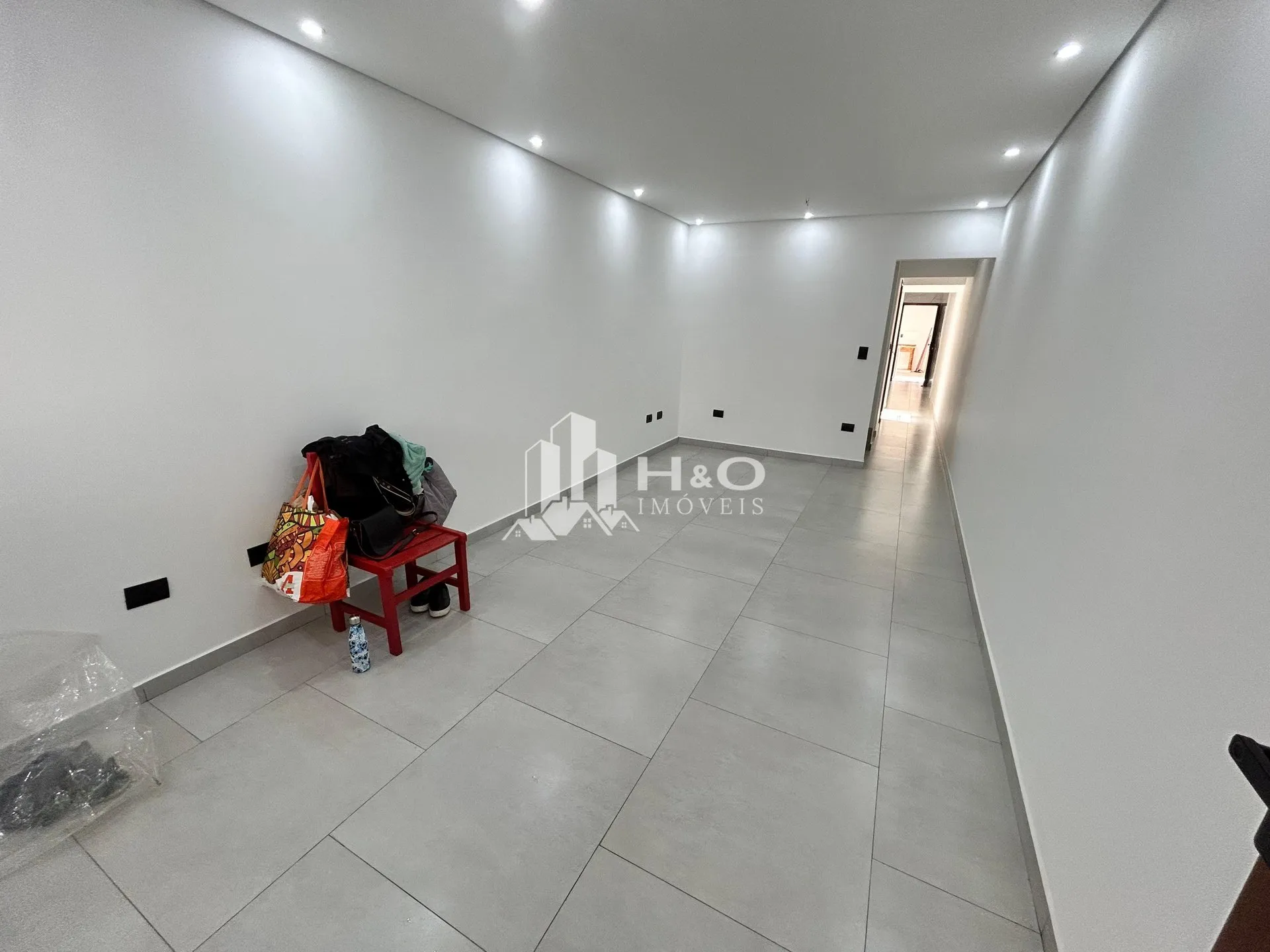 Imagem Sobrado à Venda Próximo ao Metrô Patriarca - 3 Dormitórios, 1 Suíte, Espaço Gourmet e Acabamento de Alto Padrão!