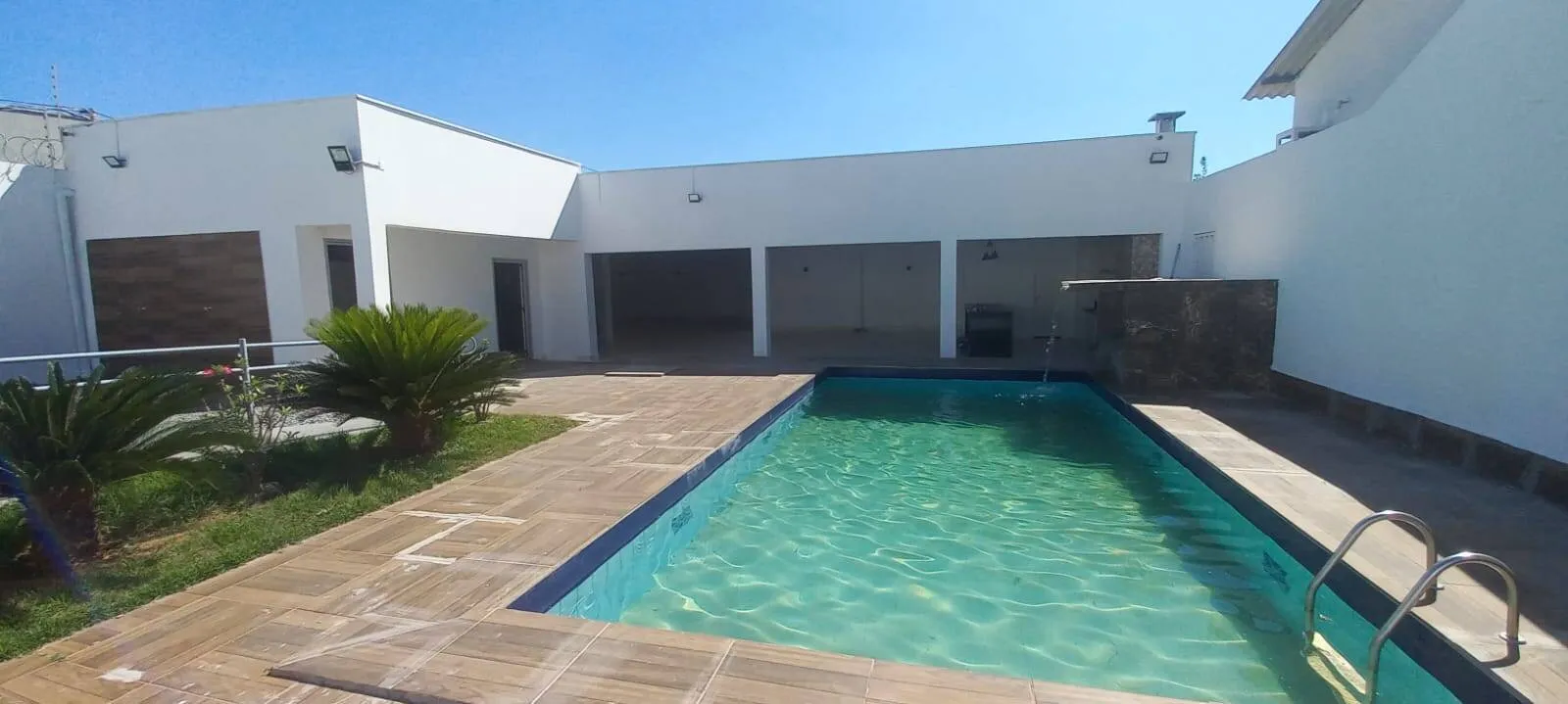 Imagem Casa comercial 3 andares 8 quartos salão comercial anexo de 200 m²