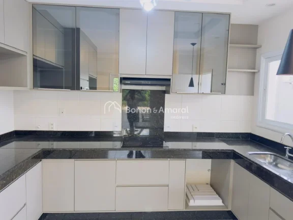 Imagem Apresentamos uma residência sofisticada e moderna no exclusivo Residencial Jardim dos Manacás, uma...