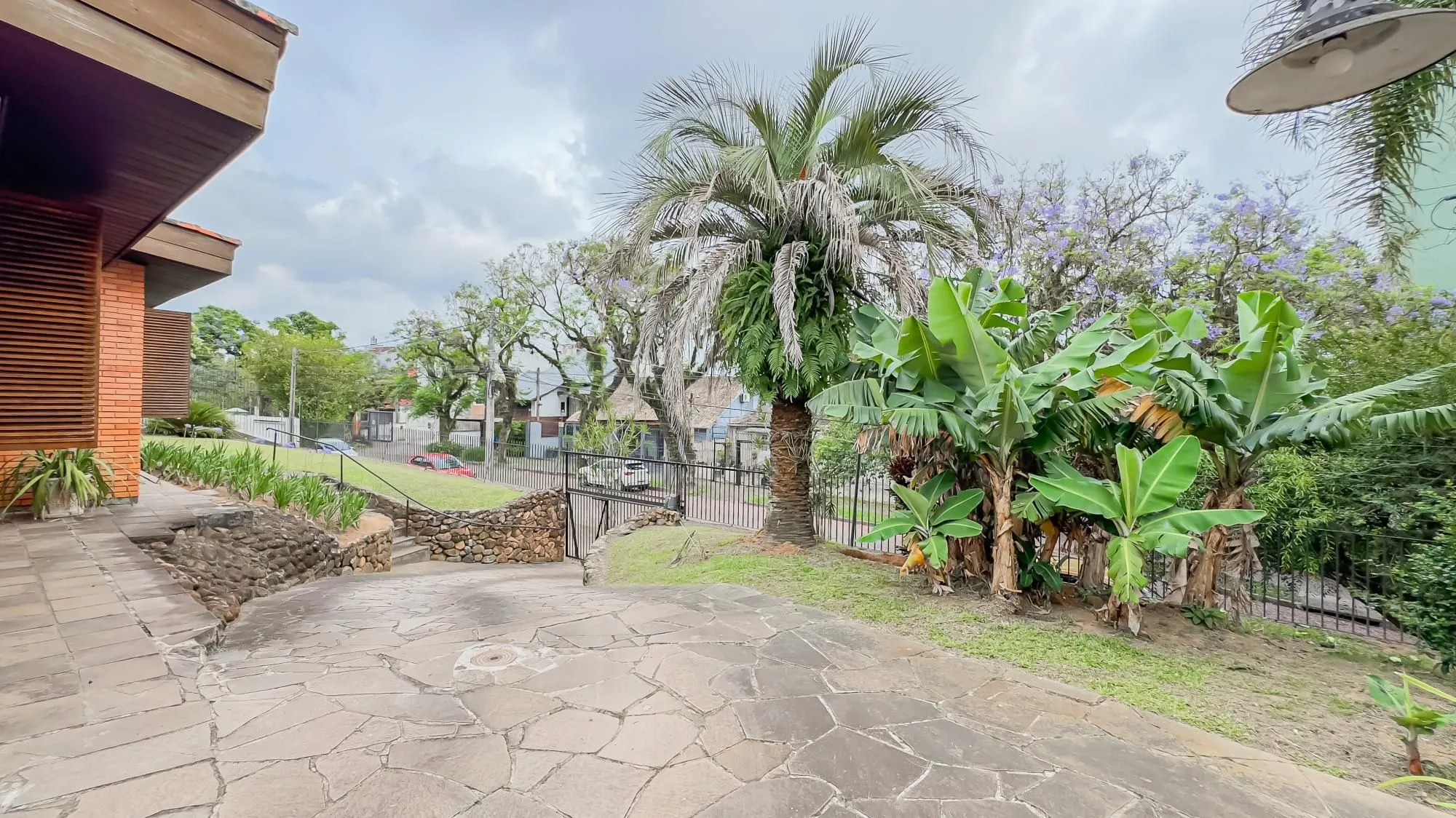 Imagem Casa com 3 quartos e 313m² à venda em Chácara das Pedras, Porto Alegre. Rua Joao Paetzel, Chácara Das Pedras, Porto Alegre