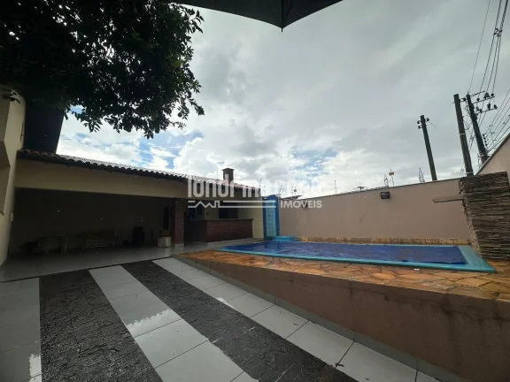 Imagem Magnífico Sobrado com 3 Dormitórios, Suíte, Piscina, Churrasqueira e 4 Vagas de Garagem em Terreno de 416 m² - Oportunidade em Zona Residencial ZR-4!